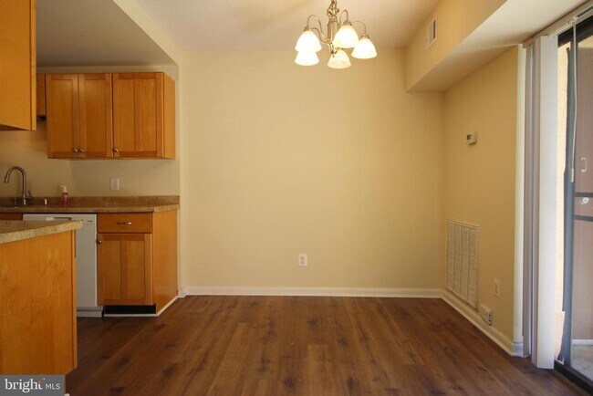 Building Photo - 11615 Stoneview Square