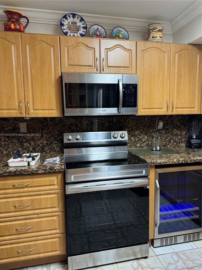 Building Photo - 2101 SW 122nd Ct