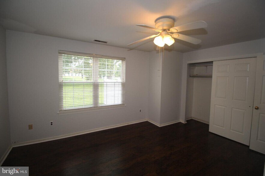 Building Photo - 681A Rose Hollow Dr