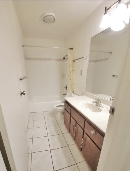 Bathroom 2 with full lay down tub and large sink-counter space - 45-217 Lilipuna Rd