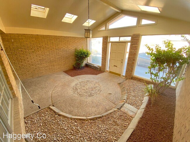 Building Photo - 3 br, 3 bath House - 5809 Vista Clara