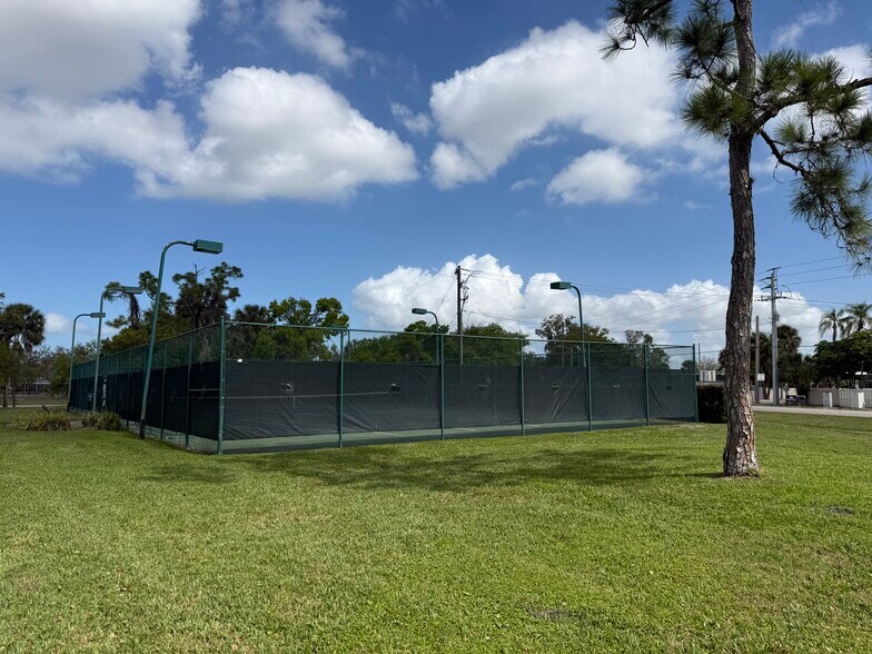 Building Photo - 4530 Pinebrook Cir