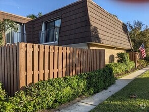 Building Photo - 6003 SE Riverboat Dr