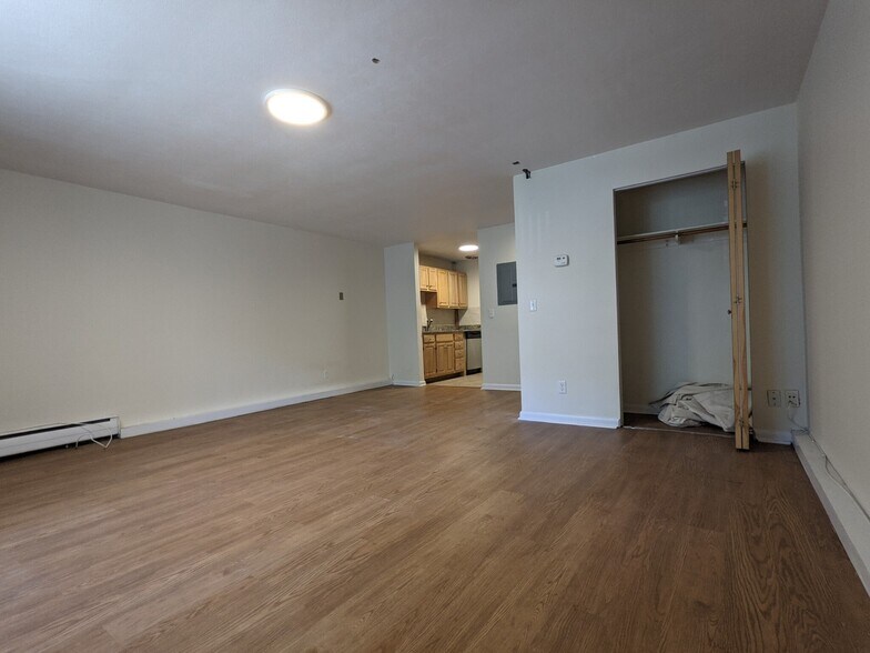 Building Photo - 94 Babcock St