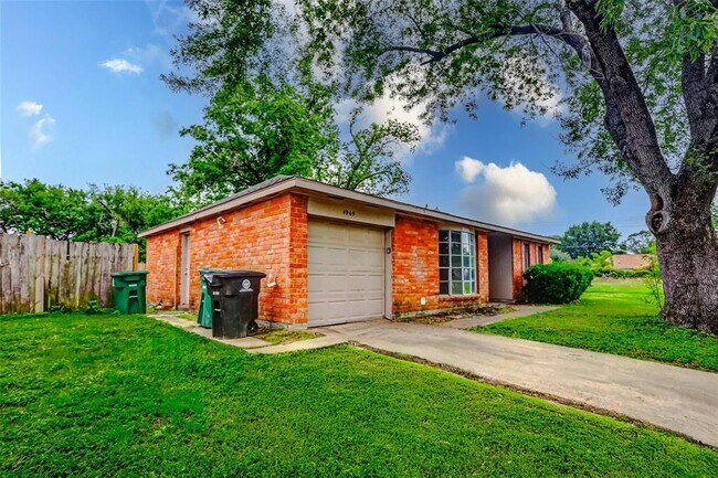 Building Photo - 4969 E Ridge Creek Dr