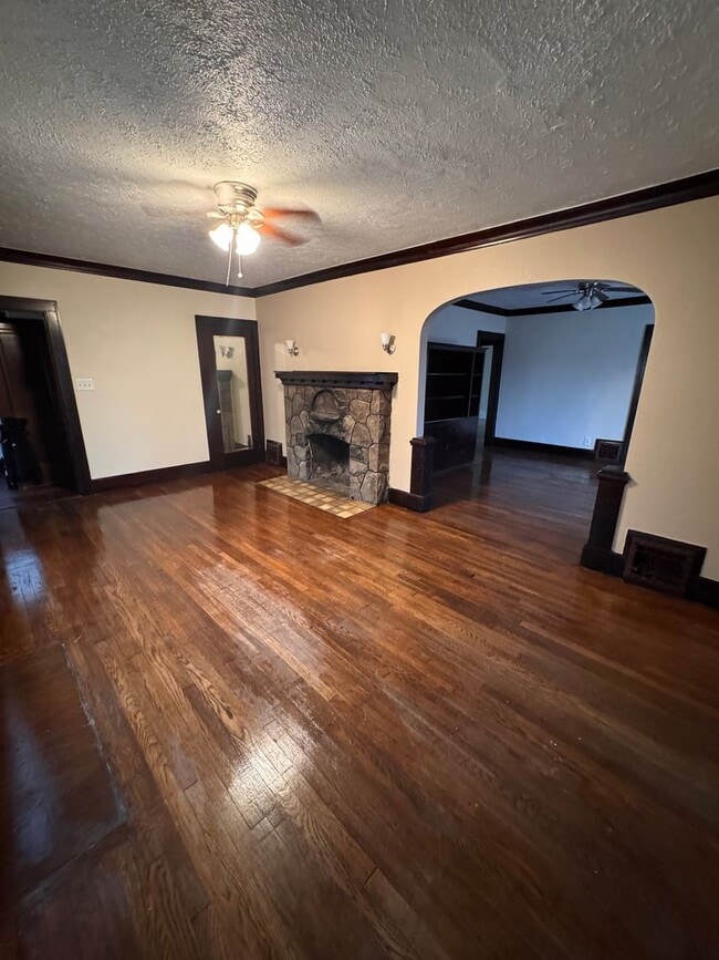 Building Photo - 157 Halls Heights Ave