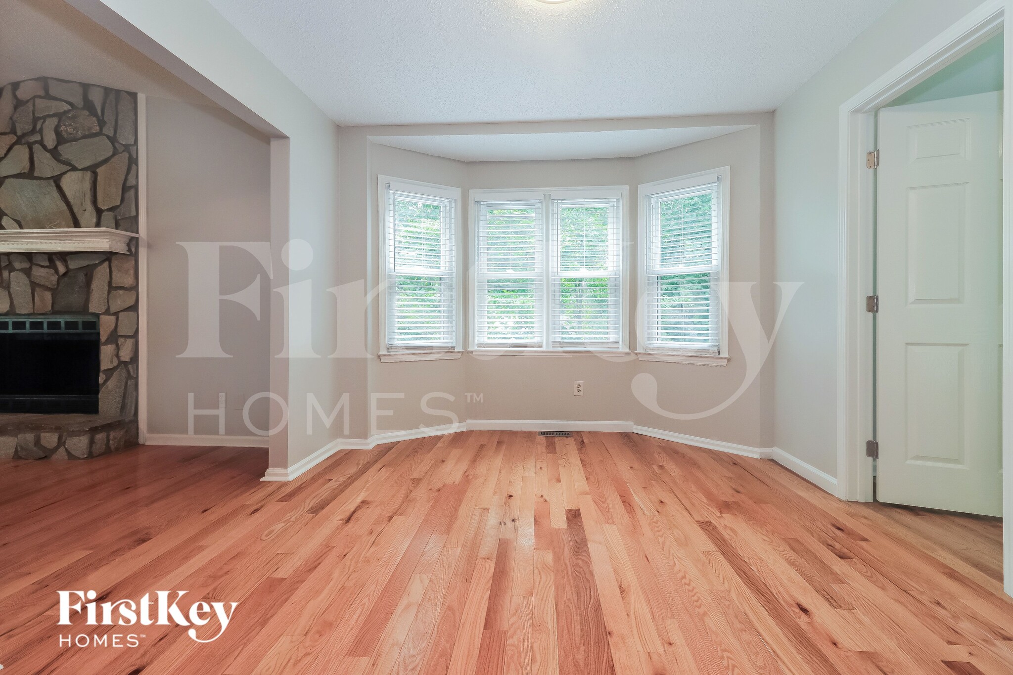 Building Photo - 124 Spring Dr