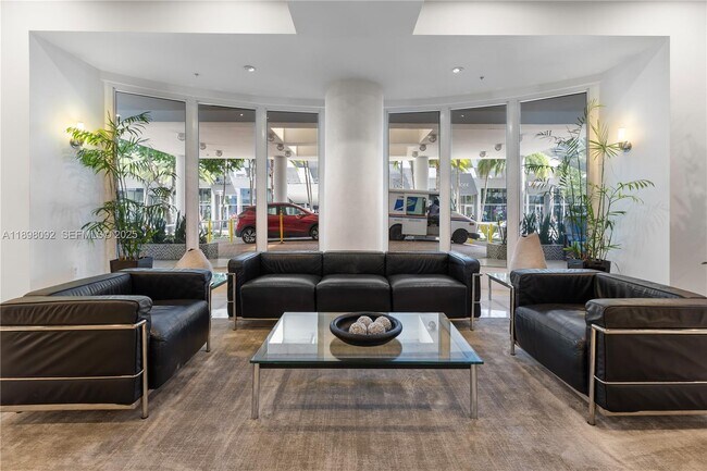 Building Photo - 1800 Sunset Harbour Dr