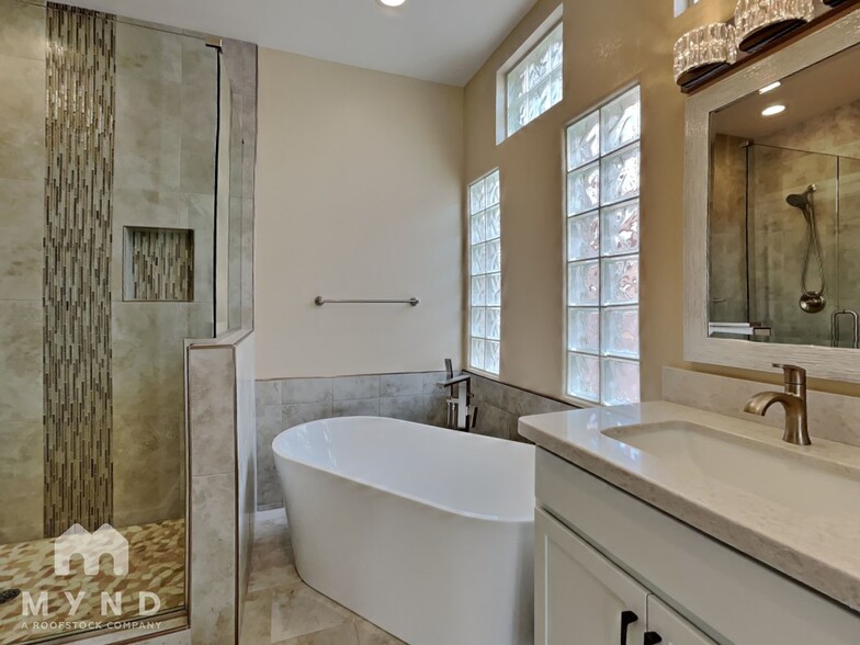 Building Photo - 21405 N 159th Dr