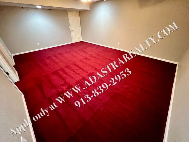 Building Photo - Beautiful 4 Bed Townhome in Gardner-Coming...