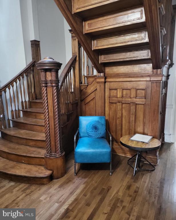 Building Photo - 2012 Mt Royal Terrace