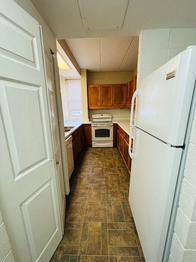 Building Photo - 904 Brightwood Manor Dr