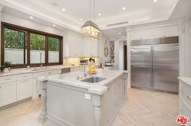 Building Photo - 329 Canon Dr