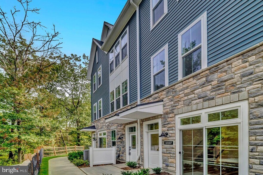 Building Photo - 10208 Donatello Dr