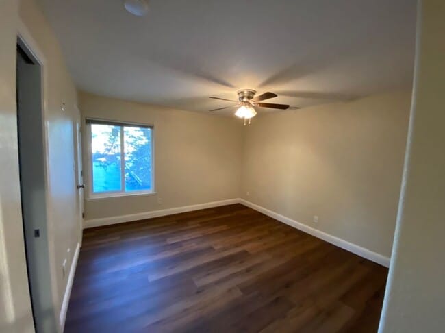Building Photo - Upgraded 2 bedroom condo in a gated commun...