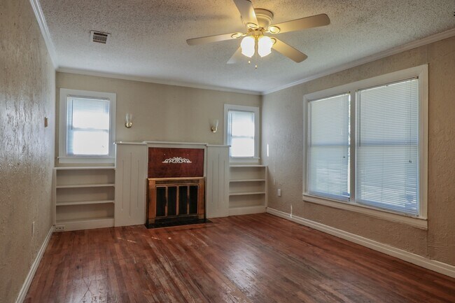 Building Photo - 2305 27th St