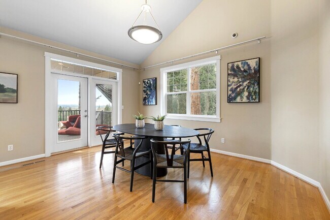 Building Photo - Beautiful, Spacious, Damascus Home with Incredible Views