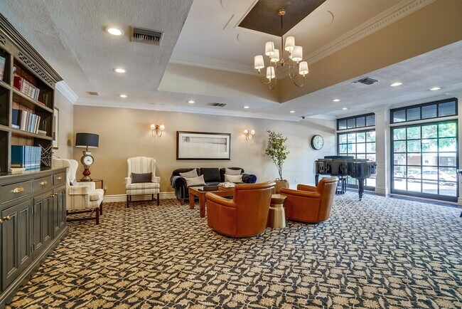Building Photo - 435 N Oakhurst Dr