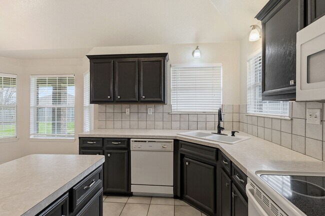 Building Photo - 3 Bedrooms, 2.5 Bath, 2 Car Garage, with private office conveniently located to multiple Fort Hoo...