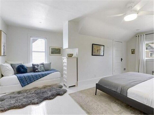 Building Photo - 1742 Dayton Ave