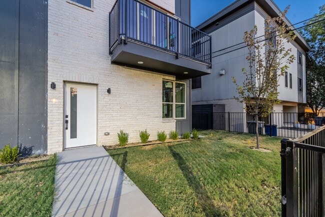 Building Photo - Rooftop Living Steps from Greenville Ave | 3BR/3.5BA Townhome