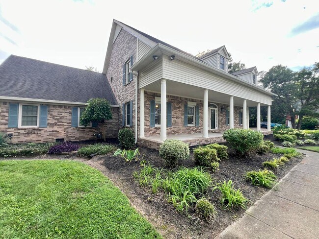 Building Photo - 1302 Honeywood Pl