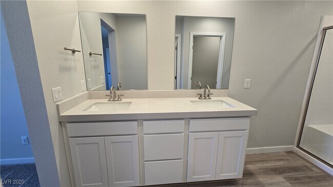 Building Photo - 988 Gearus Pl