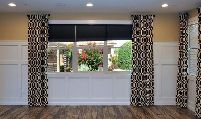 Building Photo - Stunning Executive Home (former model) in ...