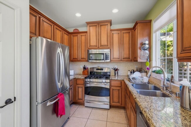 Building Photo - 820 Almar Ave