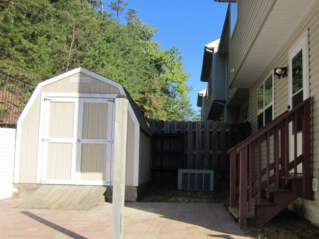 Building Photo - 1101 Highpointe Blvd