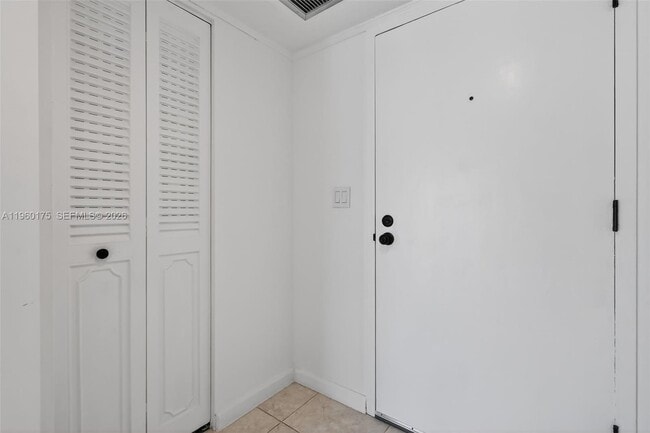 Building Photo - 100 Golden Isles Dr