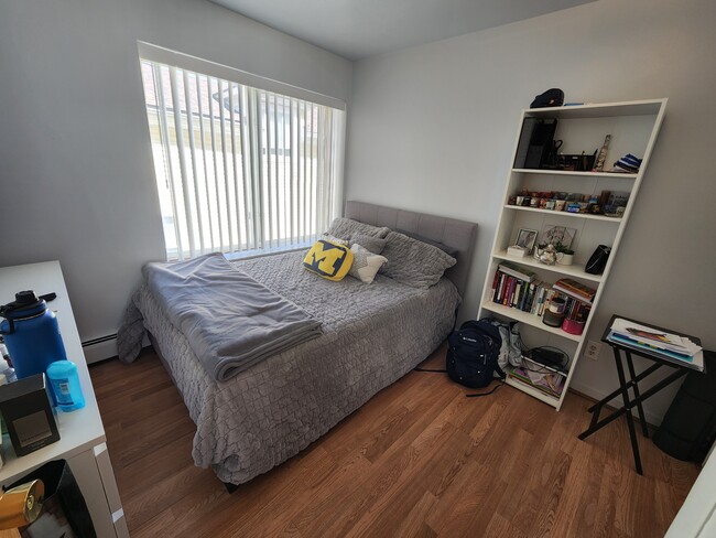 Building Photo - 818 Brown St