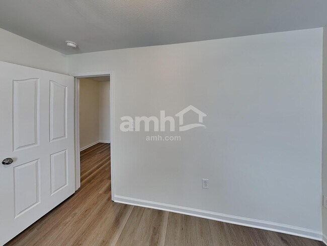 Building Photo - 10717 Pointer Ridge Dr