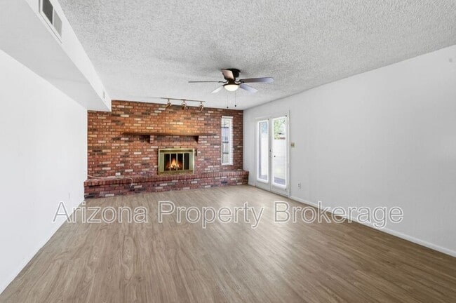 Building Photo - 2106 E Evergreen St