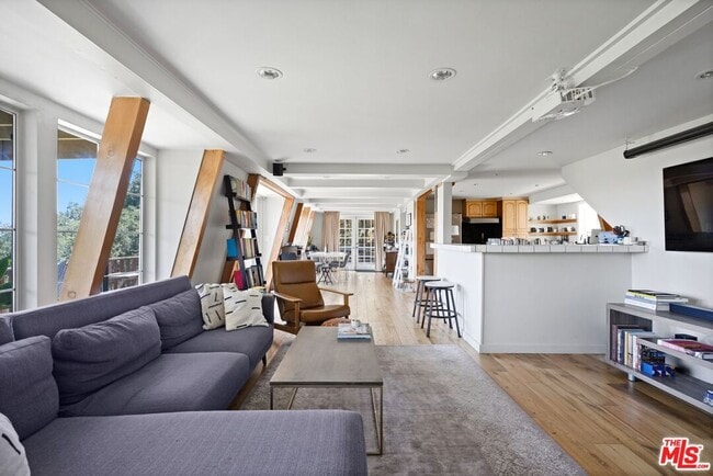 Building Photo - 22013 Alta Dr