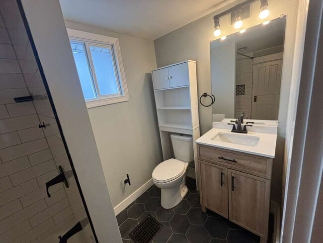 Building Photo - 237 N Lincoln St