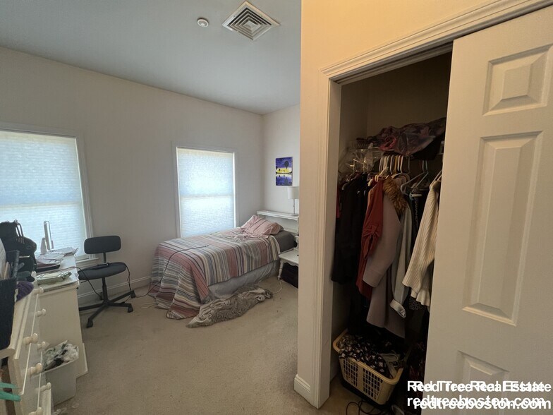 Building Photo - 8-10 Glencoe St. Unit 5