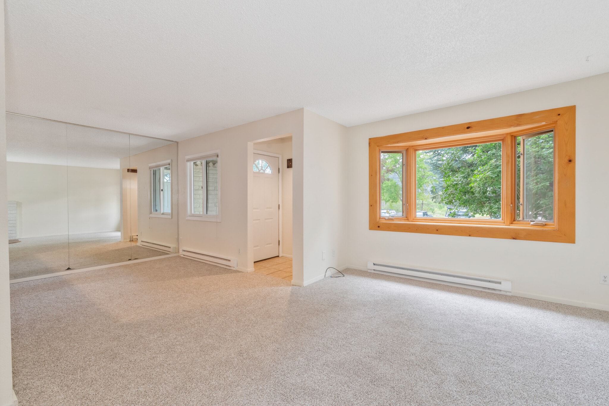 Building Photo - 5 Hemlock Ct
