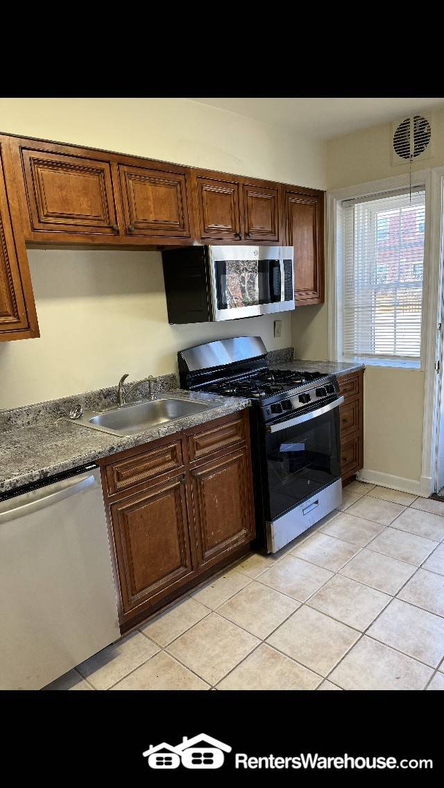 Building Photo - 10 Enjay Ave