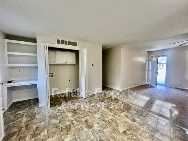 Building Photo - 1703 Foxwood Dr