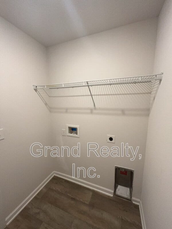Building Photo - 5583 Guinevere Ln
