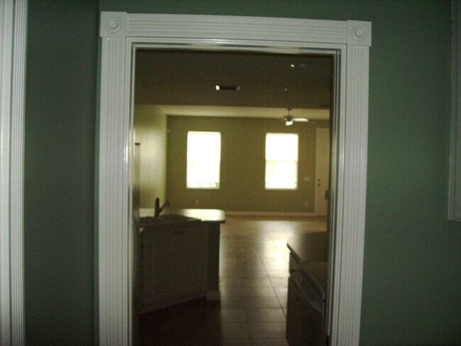 Building Photo - 3136 W Community Dr