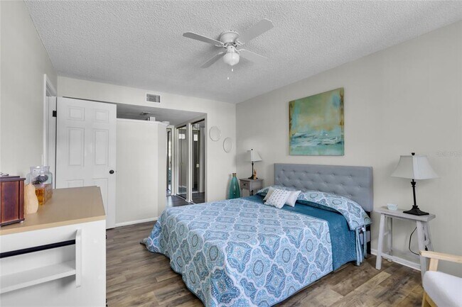 Building Photo - 588 Fairways Ln