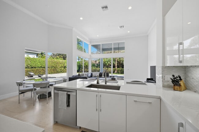 Building Photo - 5006 NW 24th Cir