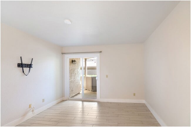 Building Photo - 2 Bedroom Dana Point Condo!