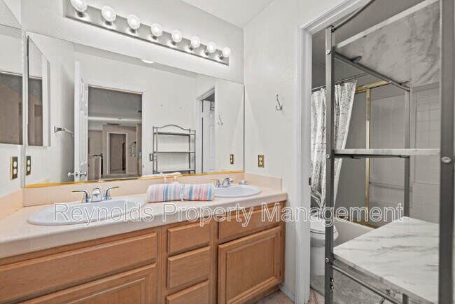 Building Photo - 38276 Pine Creek Pl