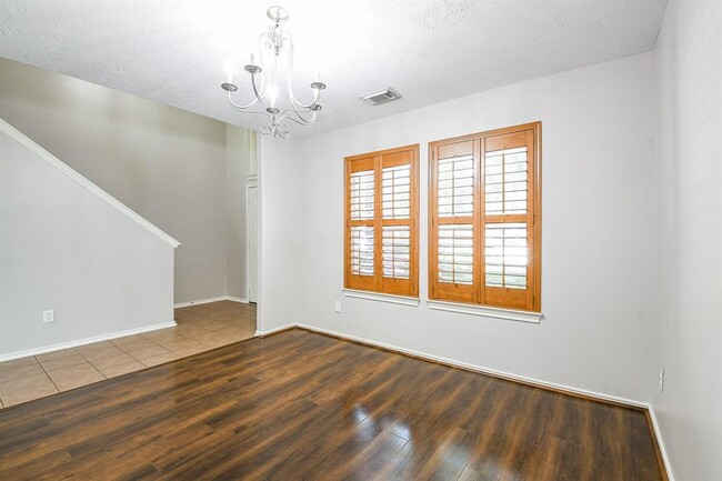 Building Photo - 10502 Scenic Cove Ct