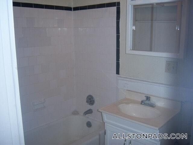 Building Photo - 33 Highgate St