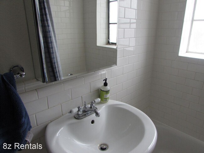 Building Photo - 1 br, 1 bath House - 1483 Ash Street #8