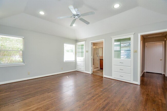 Building Photo - 3023 Prescott St